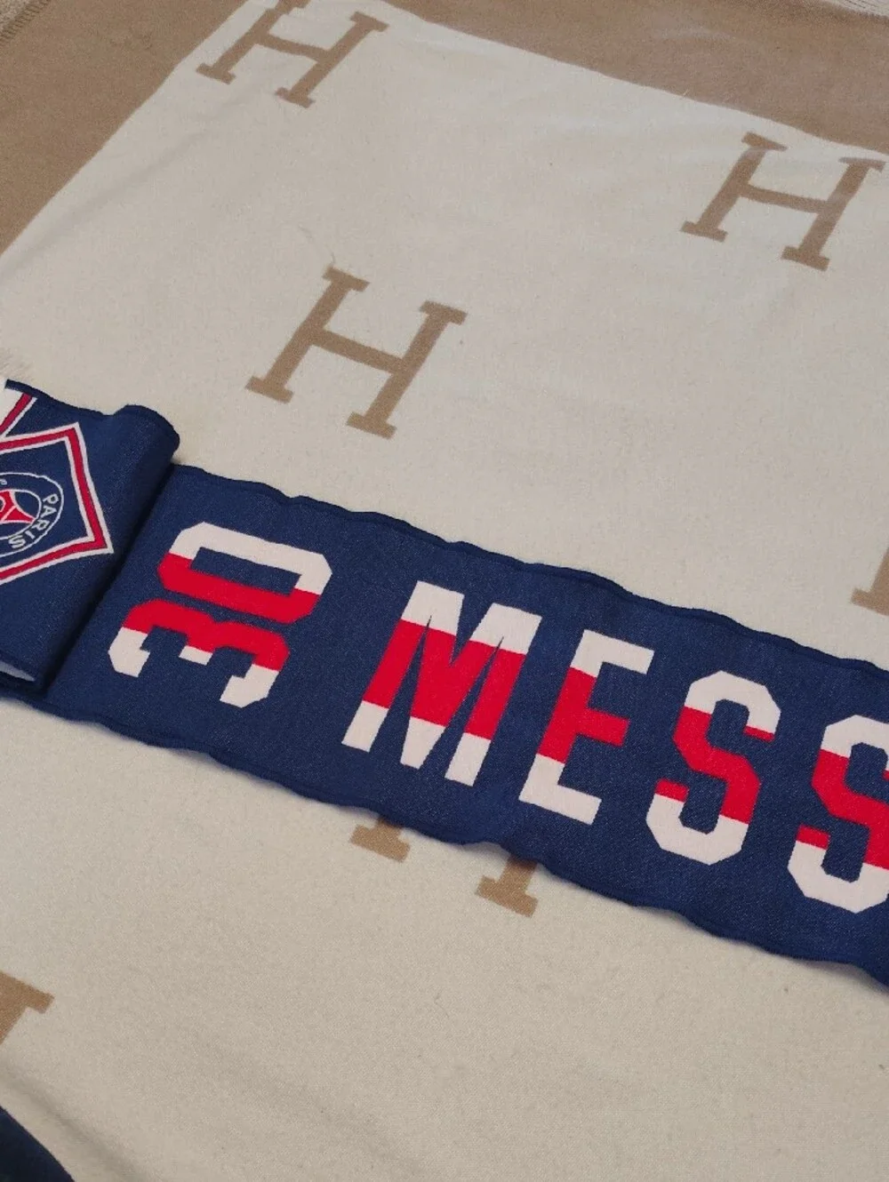 Messi official paris